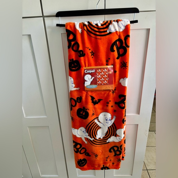 Casper Halloween Ghost Orange Throw Blanket - Picture 1 of 2